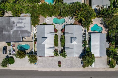 Condo in Bradenton Beach, Florida, 2 bedrooms № 2149180 - photo 24