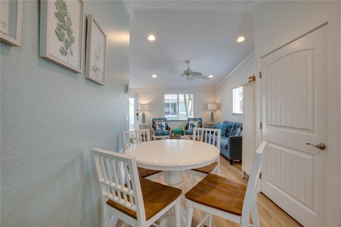 Condo in Bradenton Beach, Florida, 2 bedrooms № 2149180 - photo 6