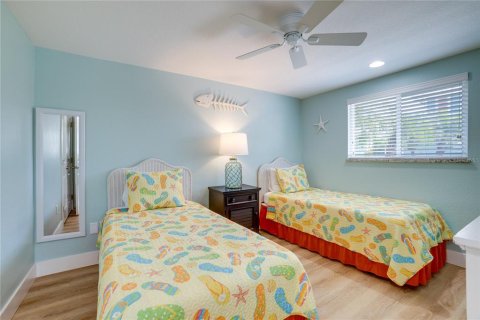 Condo in Bradenton Beach, Florida, 2 bedrooms № 2149180 - photo 13