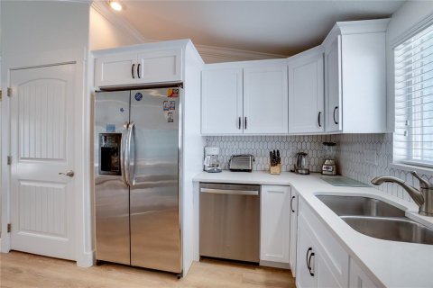 Condo in Bradenton Beach, Florida, 2 bedrooms № 2149180 - photo 8