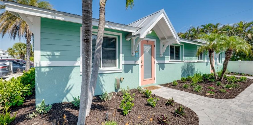Condo in Bradenton Beach, Florida, 2 bedrooms № 2149180