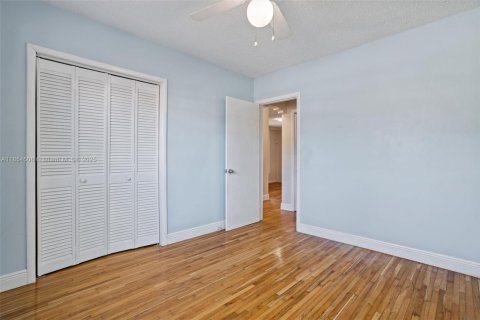 Propiedad comercial en venta en Miami, Florida, 176.42 m2 № 1875018 - foto 17