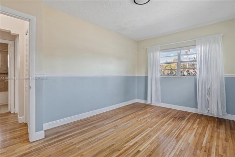 Propiedad comercial en venta en Miami, Florida, 176.42 m2 № 1875018 - foto 14