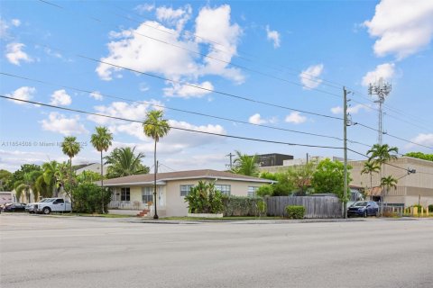 Propiedad comercial en venta en Miami, Florida, 176.42 m2 № 1875018 - foto 3