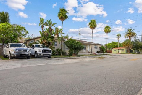 Propiedad comercial en venta en Miami, Florida, 176.42 m2 № 1875018 - foto 4