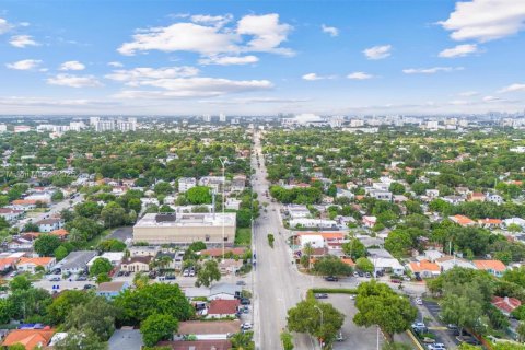 Propiedad comercial en venta en Miami, Florida, 176.42 m2 № 1875018 - foto 27