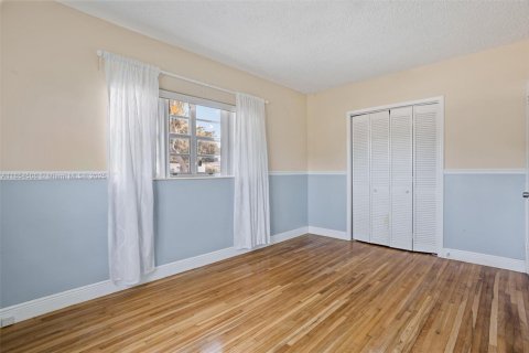 Propiedad comercial en venta en Miami, Florida, 176.42 m2 № 1875018 - foto 15