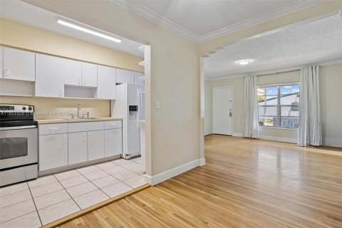 Propiedad comercial en venta en Miami, Florida, 176.42 m2 № 1875018 - foto 8