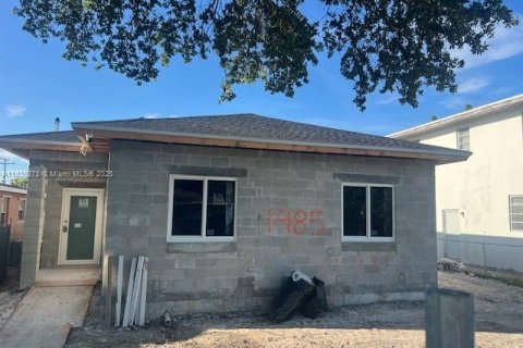 House in Miami Gardens, Florida 4 bedrooms № 1831007 - photo 1