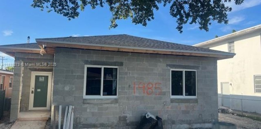 House in Miami Gardens, Florida 4 bedrooms № 1831007