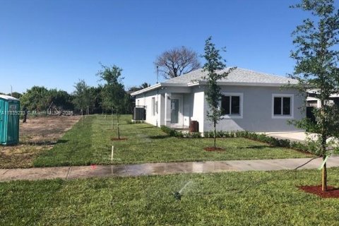 House in Miami Gardens, Florida 4 bedrooms № 1831007 - photo 5