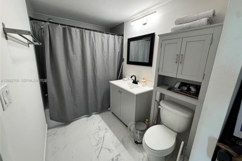 Copropriété à louer à Miami, Floride: 2 chambres, 103.86 m2 № 2343644 - photo 10
