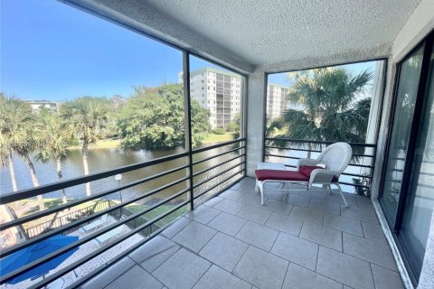 Condo in Pompano Beach, Florida, 3 bedrooms № 1978865 - photo 15