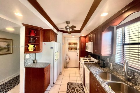 Condo in Pompano Beach, Florida, 3 bedrooms № 1978865 - photo 3