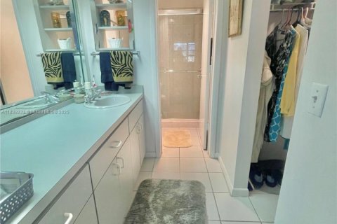 Condo in Pompano Beach, Florida, 3 bedrooms № 1978865 - photo 30