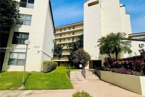 Condo in Pompano Beach, Florida, 3 bedrooms № 1978865