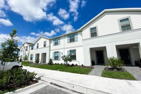 Adosado en venta en Kissimmee, Florida, 5 dormitorios, 210.24 m2 № 1846930 - foto 1