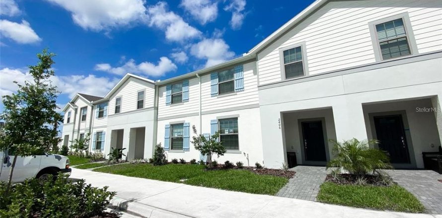 Adosado en Kissimmee, Florida 5 dormitorios, 210.24 m2 № 1846930