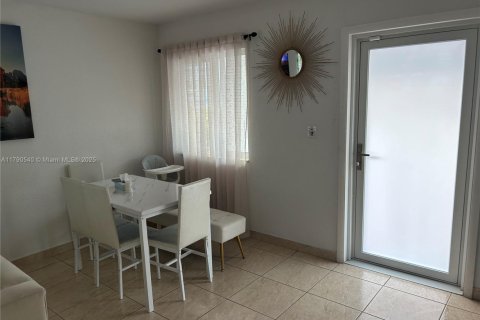 Купить виллу или дом в Майами, Флорида 4 спальни, 133.78м2, № 1957879 - фото 11