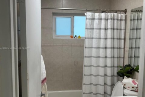 Купить виллу или дом в Майами, Флорида 4 спальни, 133.78м2, № 1957879 - фото 16