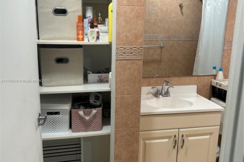 Купить виллу или дом в Майами, Флорида 4 спальни, 133.78м2, № 1957879 - фото 21