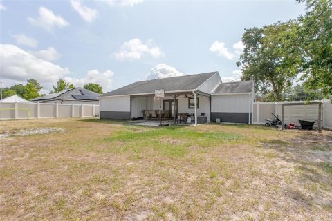 House in Deltona, Florida 4 bedrooms, 135.17 sq.m. № 1688215 - photo 23