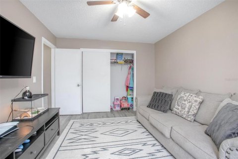 House in Deltona, Florida 4 bedrooms, 135.17 sq.m. № 1688215 - photo 16