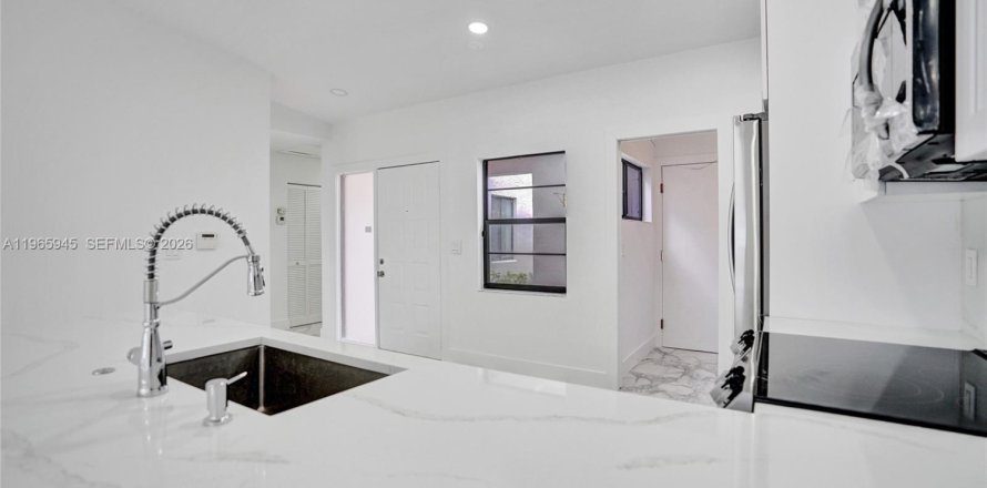 Кондоминиум с 2 спальнями в Делрей-Бич, Флорида № 2031891