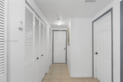 Villa ou maison à vendre à Miami, Floride: 3 chambres, 117.06 m2 № 1823431 - photo 13