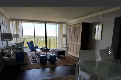 Снять в аренду кондоминиум в Майами, Флорида 2 спальни, 113.25м2, № 1989650 - фото 3