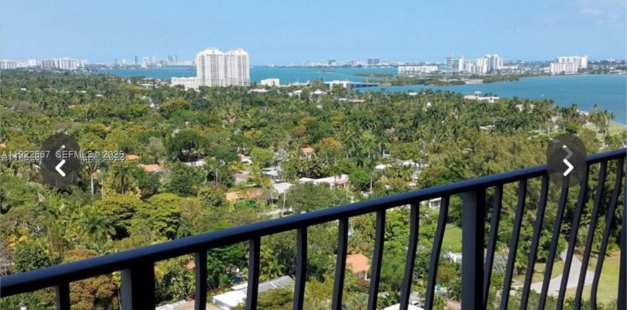 Кондоминиум с 2 спальнями в Майами, Флорида № 1989650