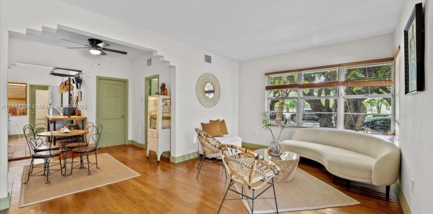 Condominio en Miami Beach, Florida, 1 dormitorio  № 1839625