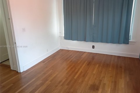 Casa en alquiler en Miami, Florida, 3 dormitorios, 214.7 m2 № 2042173 - foto 9