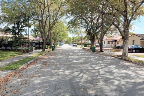 Casa en alquiler en Miami, Florida, 3 dormitorios, 214.7 m2 № 2042173 - foto 14