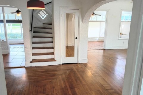 Casa en alquiler en Miami, Florida, 3 dormitorios, 214.7 m2 № 2042173 - foto 5