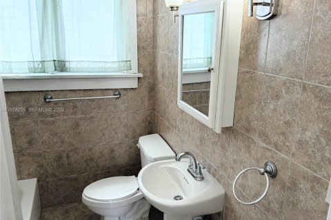 Casa en alquiler en Miami, Florida, 3 dormitorios, 214.7 m2 № 2042173 - foto 11