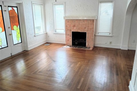 Casa en alquiler en Miami, Florida, 3 dormitorios, 214.7 m2 № 2042173 - foto 3