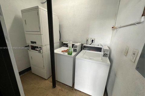 Apartment in Miami, Florida 1 bedroom, 779.82 sq.m. № 1897051 - photo 4