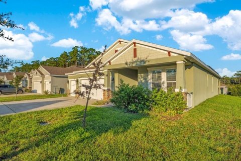 House in DeLand, Florida 4 bedrooms, 197.32 sq.m. № 2424364 - photo 2