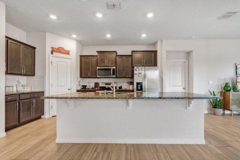 House in DeLand, Florida 4 bedrooms, 197.32 sq.m. № 2424364 - photo 8