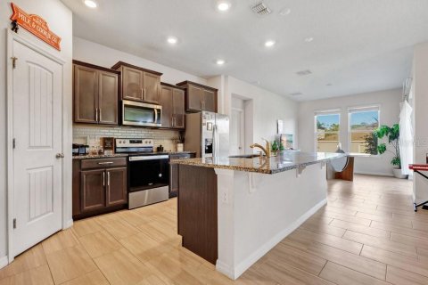 House in DeLand, Florida 4 bedrooms, 197.32 sq.m. № 2424364 - photo 9