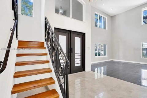 Снять в аренду виллу или дом в Майами-Лейкс, Флорида 6 спален, 387.96м2, № 2050791 - фото 5