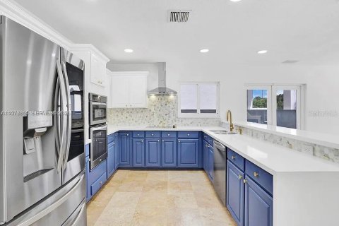 Снять в аренду виллу или дом в Майами-Лейкс, Флорида 6 спален, 387.96м2, № 2050791 - фото 9