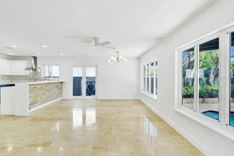 Снять в аренду виллу или дом в Майами-Лейкс, Флорида 6 спален, 387.96м2, № 2050791 - фото 8