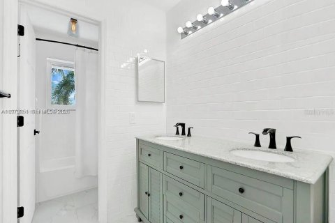 Снять в аренду виллу или дом в Майами-Лейкс, Флорида 6 спален, 387.96м2, № 2050791 - фото 22