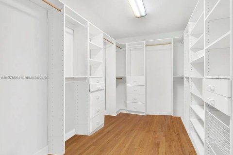 Снять в аренду виллу или дом в Майами-Лейкс, Флорида 6 спален, 387.96м2, № 2050791 - фото 16