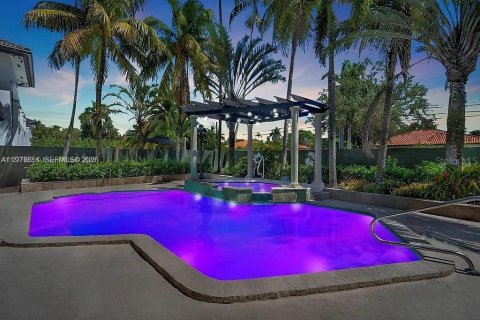 Снять в аренду виллу или дом в Майами-Лейкс, Флорида 6 спален, 387.96м2, № 2050791 - фото 15