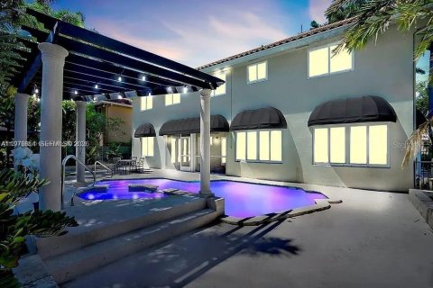 Дом в Майами-Лейкс, Флорида 6 спален, 387.96м2 № 2050791
