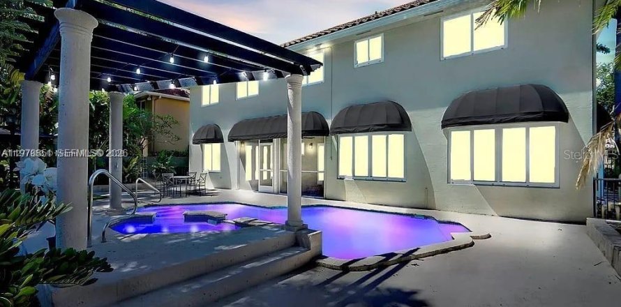 Дом в Майами-Лейкс, Флорида 6 спален, 387.96м2 № 2050791