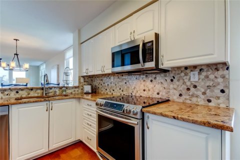 Condo in Saint Petersburg, Florida, 2 bedrooms  № 1817811 - photo 7